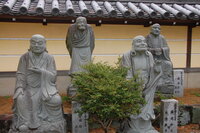 Zentsu-ji Temple Statues